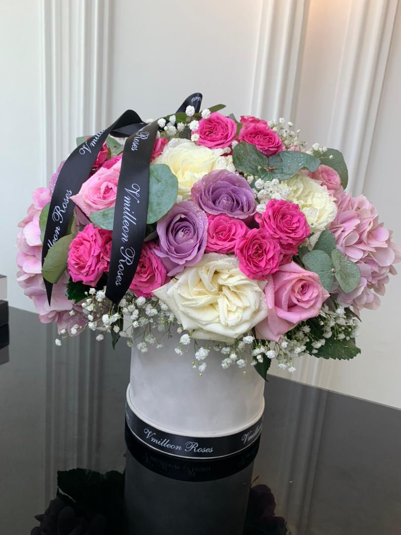 Medium Mixed Roses Box Arrangement